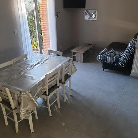 La Metairie Basse Apartment